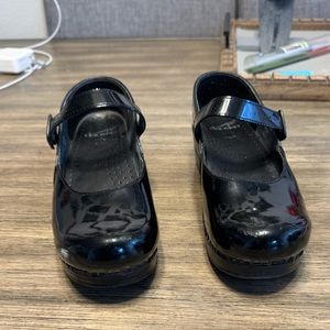 Mary Jane Dansko Clogs- size 37- black patent leather